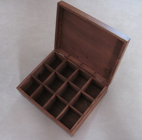 drewniane pudełko na drobiazgi
