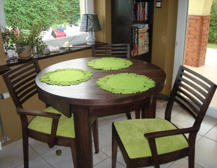 stół drewniany okrągły mały bukowy