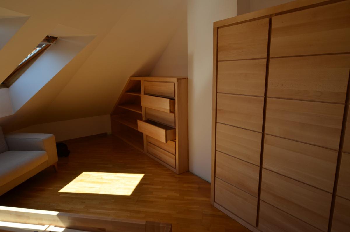 sypialnia z litego drewna poddasze