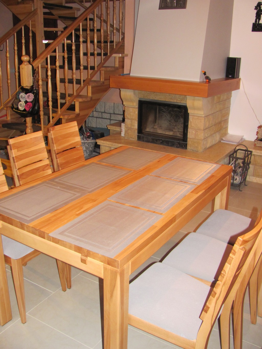Stół drewniany, meble do kuchni