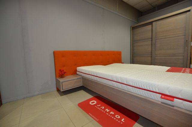 Łóżko drewniane z zagłówkiem tapicerowanym kolor grey
