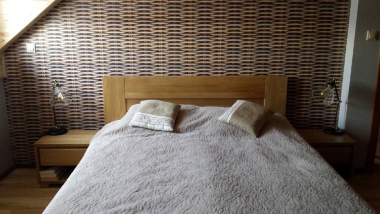 łóżko dębowe z litego drewna