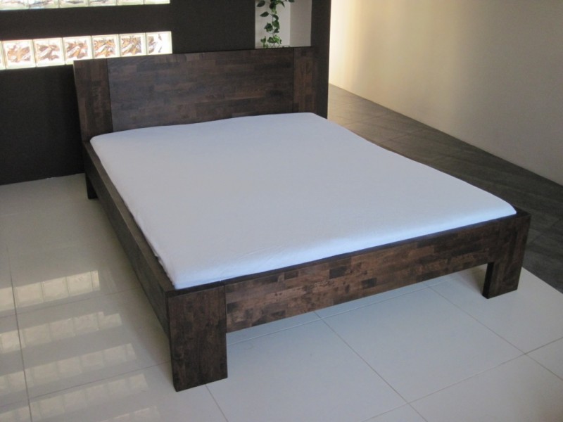 łóżko-drewno-bukowe-la