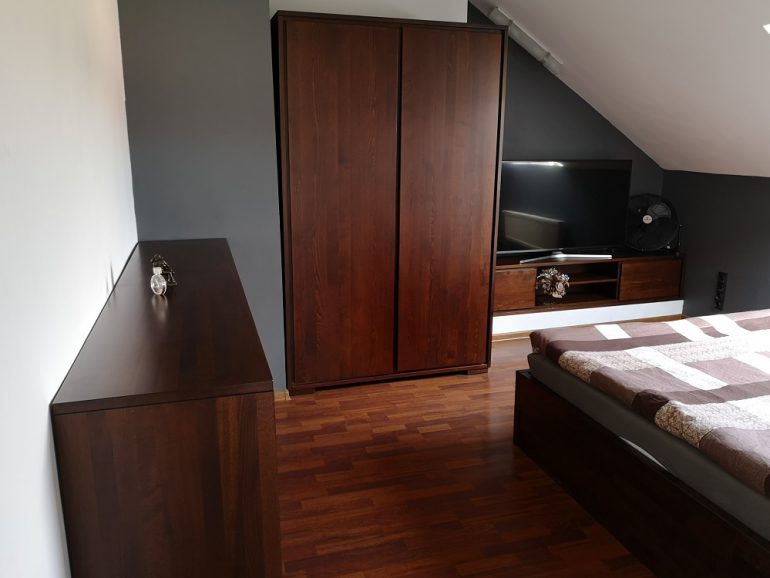 Sypialnia z drewna bukowego kolor la