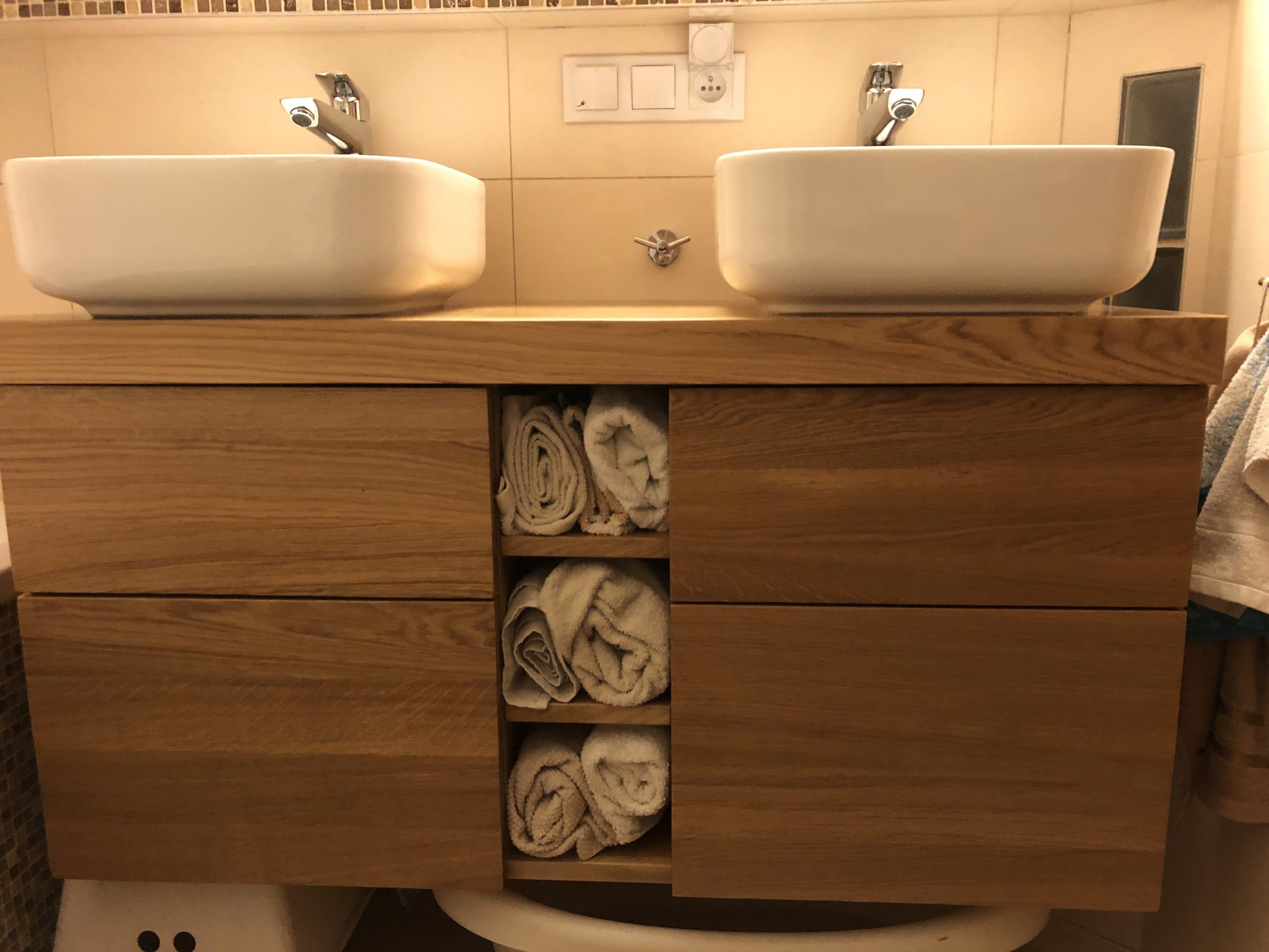 komoda dębowa łazienkowa