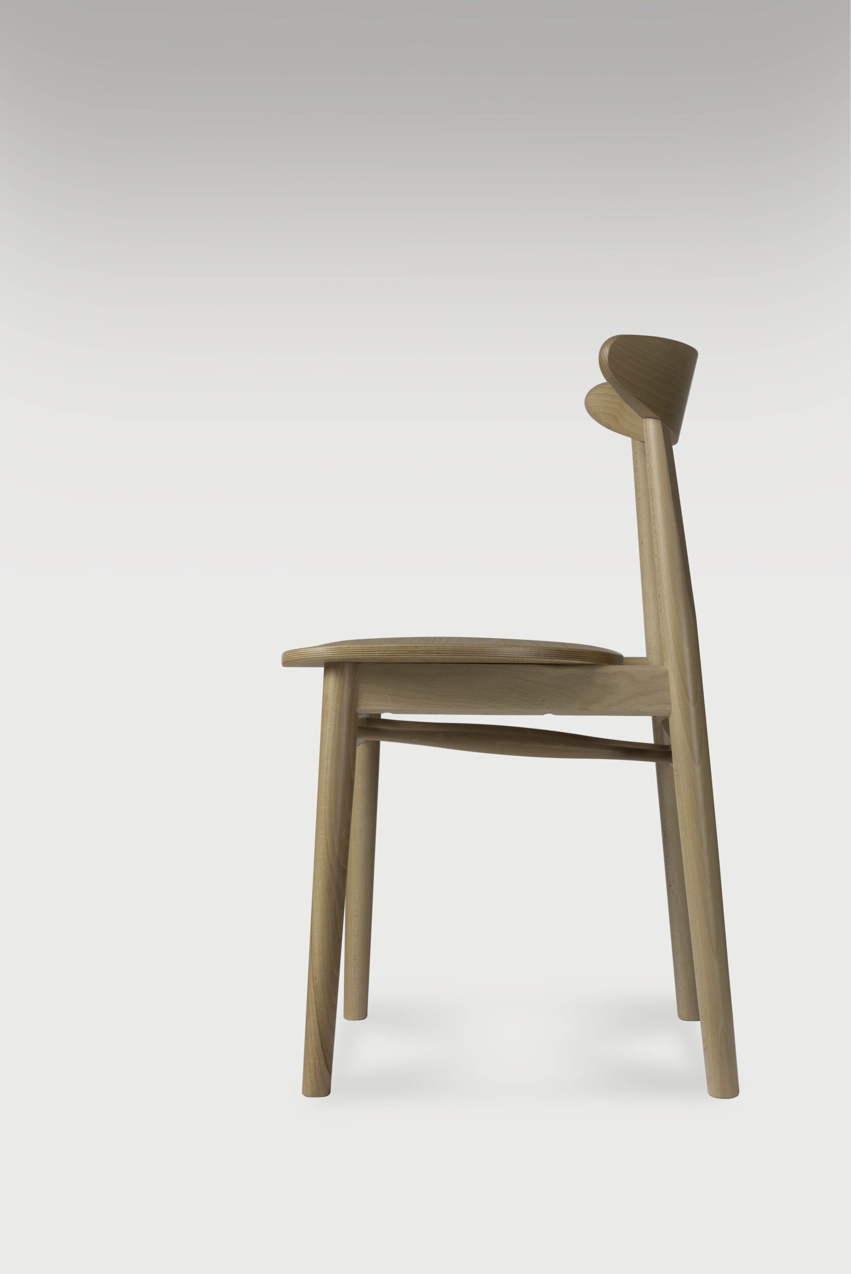 drewniane krzesła Milo