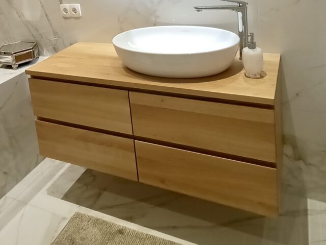 łazienkowa komoda z drewna dębowego